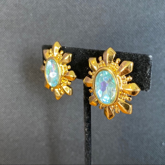 Vintage Blue Crystal in Gold Starburst Clip On - Picture 2 of 7